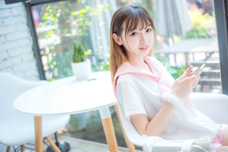 “莫要乱说，我之前开玩笑的。”魏延连忙道，虽然他很想打，但要事因为这个就让庞统去死，那他还是宁愿和平接受蜀中。